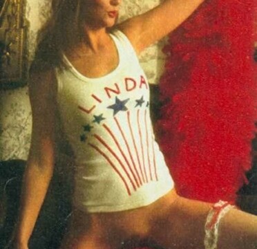 Linda Lovelace – Exposing her pussy